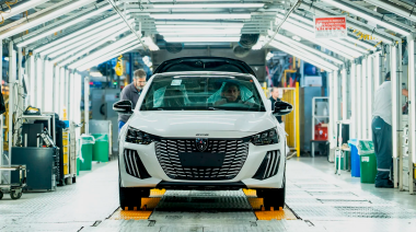 Stellantis Argentina inicia la producción de los primeros autos híbridos para la región