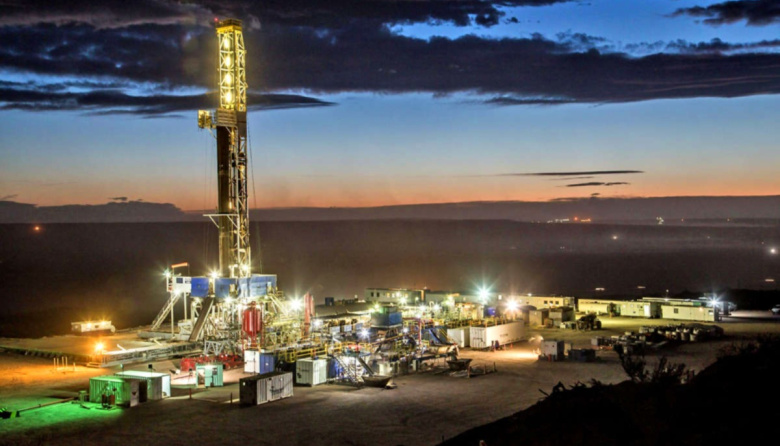 Argentina alcanza un récord histórico de producción de petróleo y supera la marca de 1998