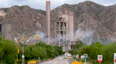 Holcim renueva su planta en Mendoza y comienza a producir bolsas de cemento de 25 kilos