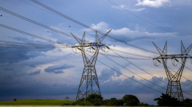 Cuatro gigantes energéticos compiten por quedarse con Transener, la transportadora eléctrica más importante del país
