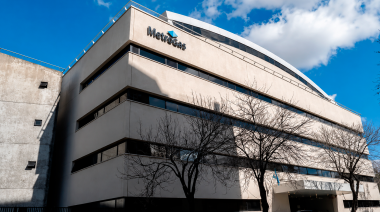 YPF vende Metrogas a Edenor por US$ 780 millones y acelera su estrategia para concentrarse en Vaca Muerta