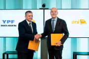 YPF y la multinacional italiana ENI sellan un acuerdo histórico para llevar el gas argentino al mundo