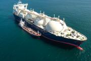 El CEO de YPF adelantó que en noviembre se sumará una cuarta “super major” al plan exportador de GNL