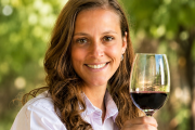 Brunela Suriano asume la presidencia de la Cámara Argentina de Vinos a Granel con el desafío de fortalecer las exportaciones argentinas