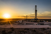 El petróleo argentino alcanza un récord histórico: Vaca Muerta impulsa una producción de casi 913.000 barriles diarios